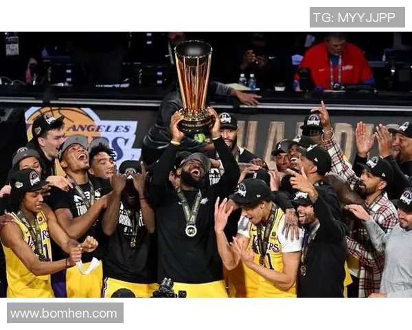 勒布朗-詹姆斯夺得NBA常规赛MVP,成为史上第一人 勒布朗-詹姆斯夺得NBA常规赛MVP,成为史上第一人