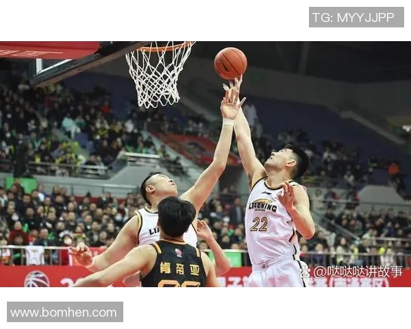 山东男篮迎战广东宏远全力争胜展现球队实力与斗志